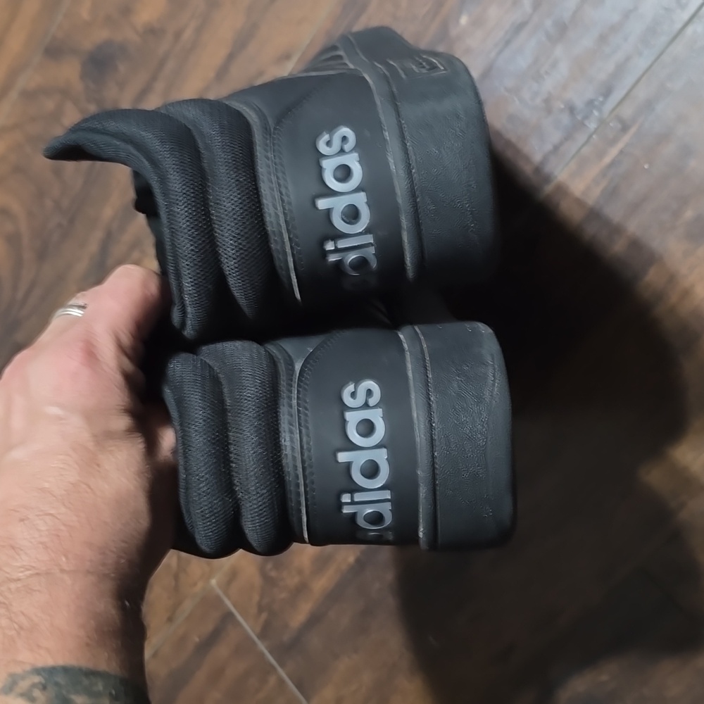 Shoes - Picture 4 of 5